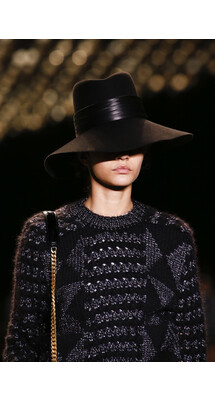 Details Saint Laurent Fall 2018 Ready-to-Wear , Детали показа Ив Сен Лоран , Детали осень зима 2018 , Fashion show , неделя моды в Париже , PFW , Mainstyles